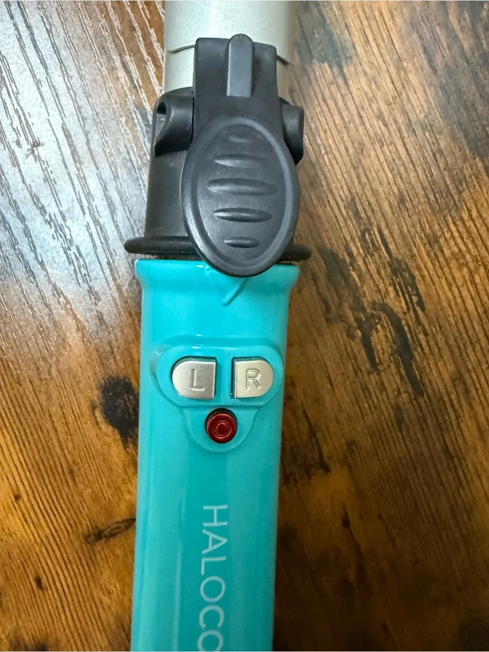 Auto rotating curling iron- halo couture